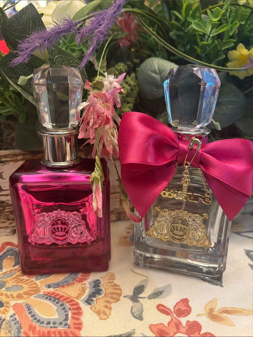 VIVA LA JUICY 3.4oz VIVA LA JUICY NOIR 3.4oz
**EMPTY BOTTLES**